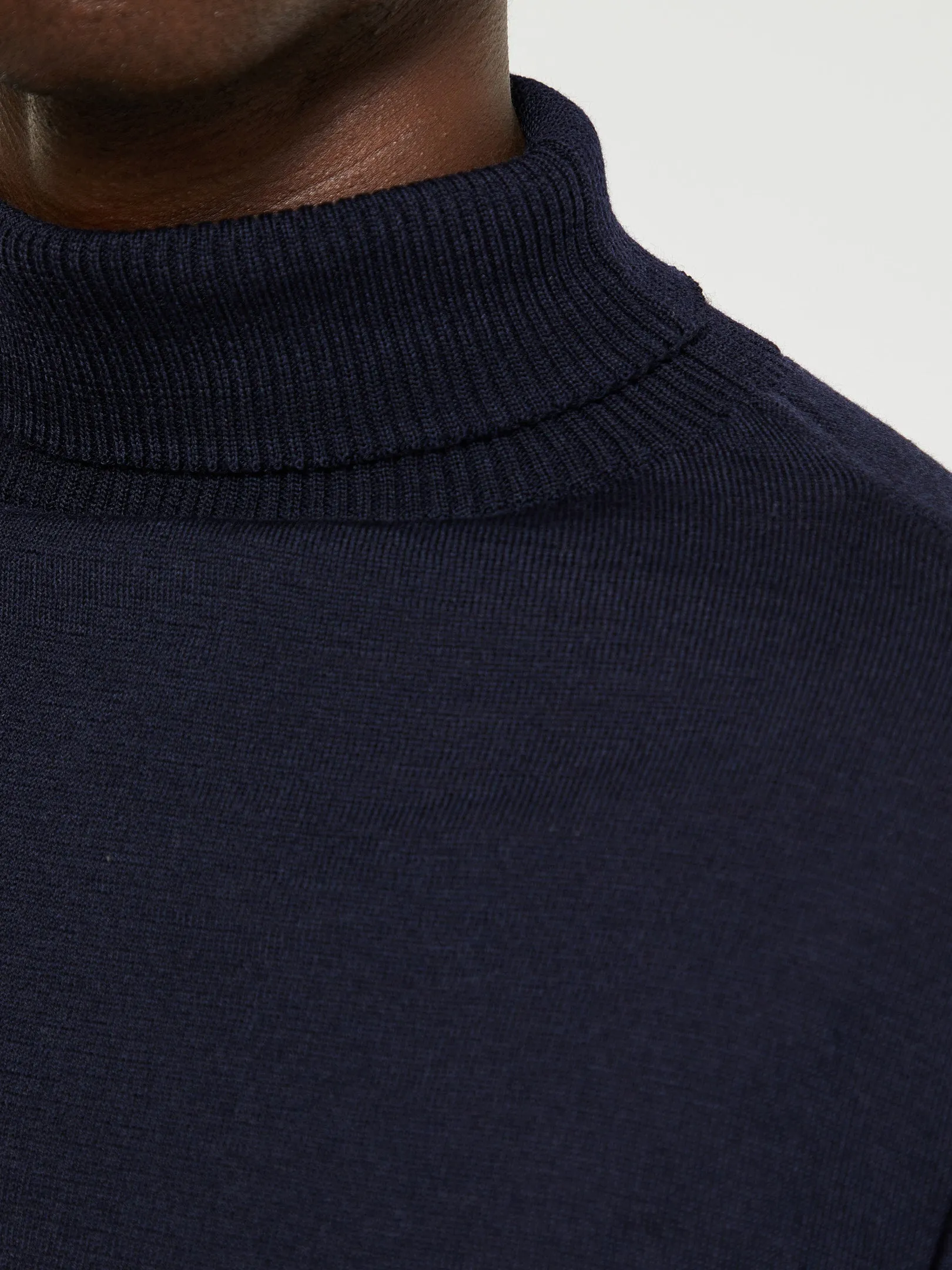 Marine Turtleneck in Navy Blue