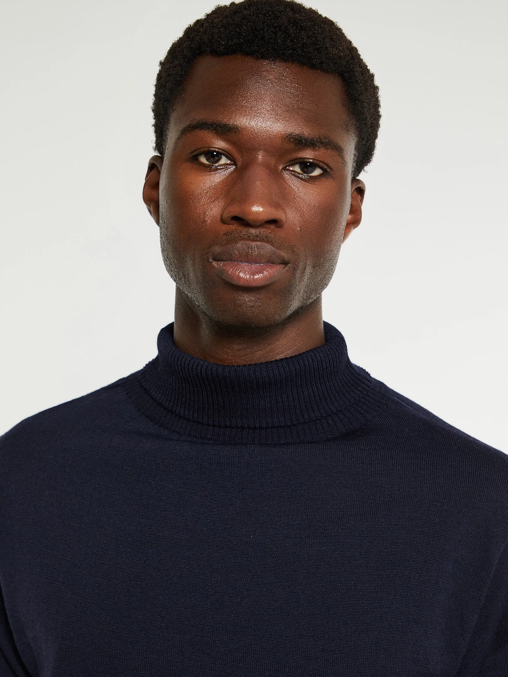 Marine Turtleneck in Navy Blue
